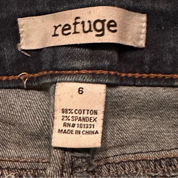 🌺Refuge dark wash, distressed jeans🌺 - Picture 4 of 5